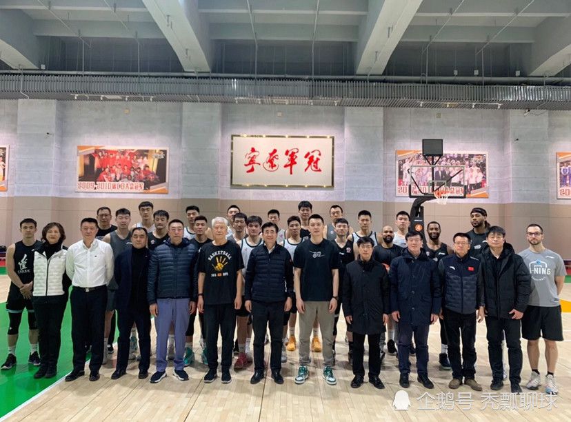 将中国长片首作的拍摄地选址东北边境城市——延吉，是陈哲艺暂离南方季候的一次新鲜尝试